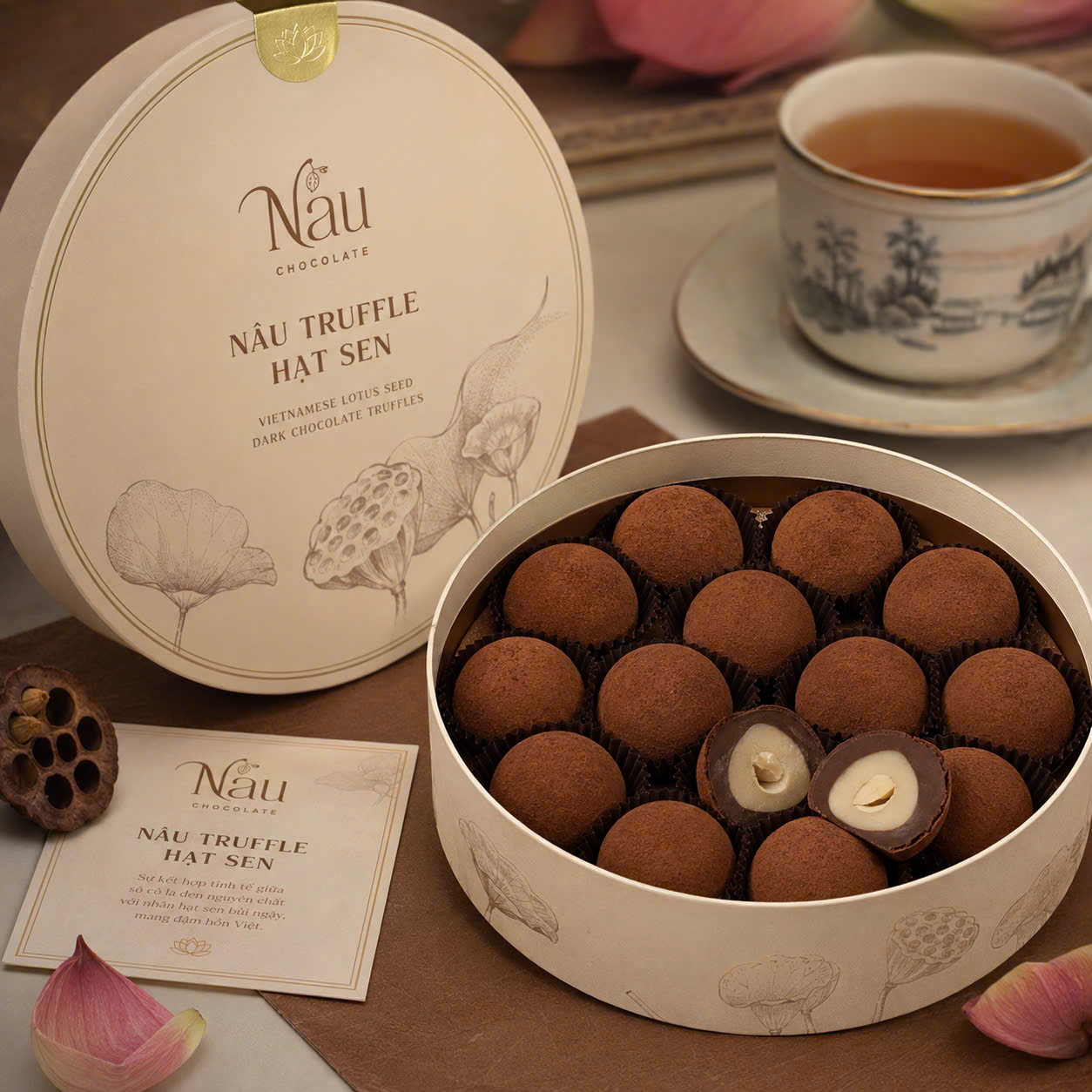 Những viên socola truffle hạt sen thủ công